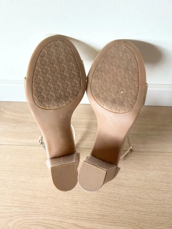 Kelly & Katie Hailee Gold Block Heels - Picture 7 of 7